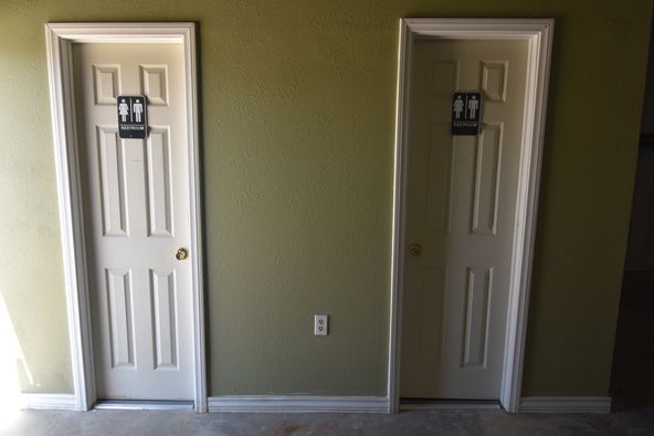 DESERT SHORES COMMERCIAL BUILDING: 3844 Scott Dr, Thermal, CA 92274